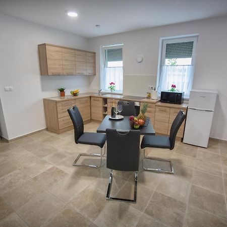 Forest Luxory Ii. Apartman Sarvar Bagian luar foto