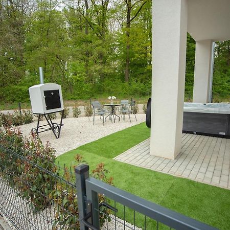 Forest Luxory Ii. Apartman Sarvar Bagian luar foto