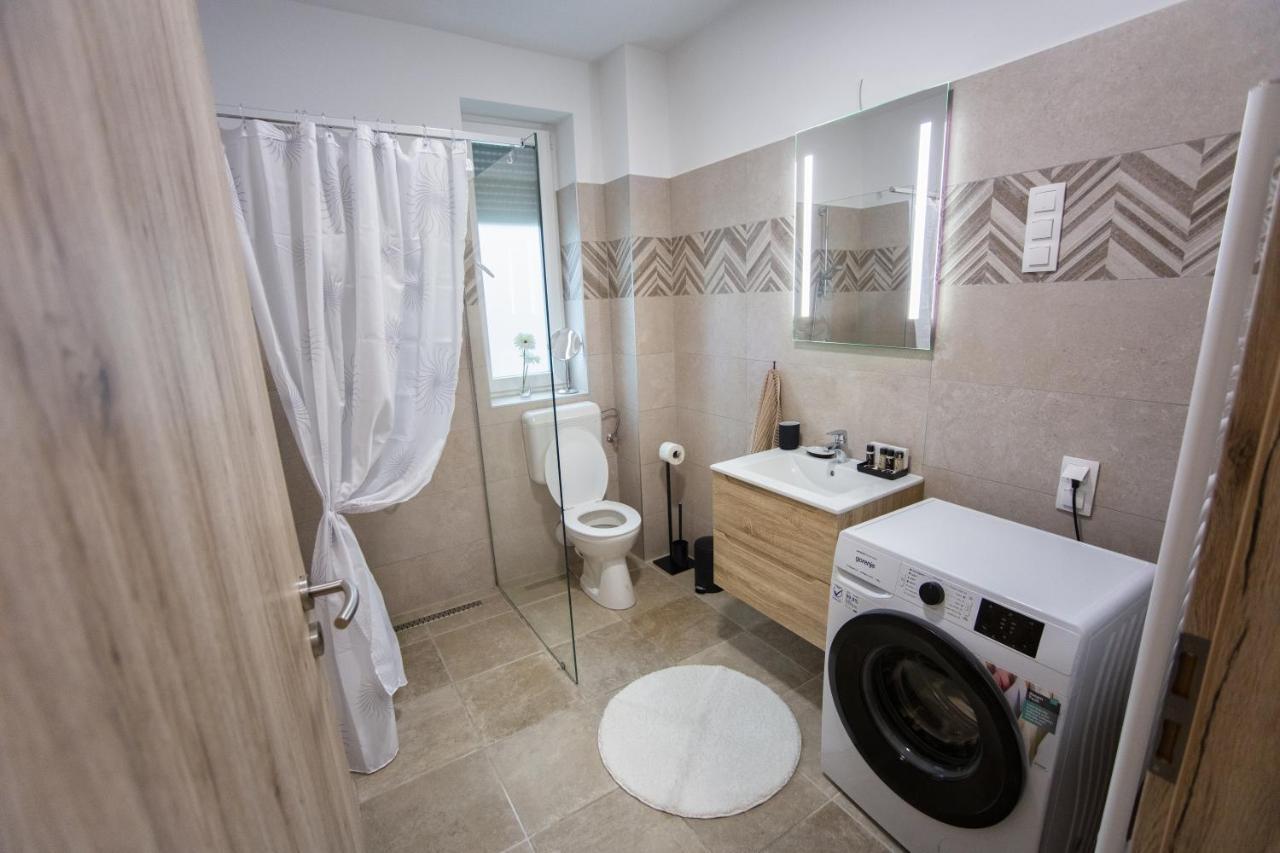 Forest Luxory Ii. Apartman Sarvar Bagian luar foto