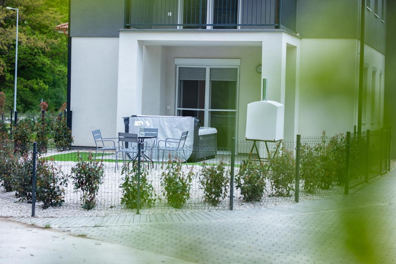 Forest Luxory Ii. Apartman Sarvar Bagian luar foto