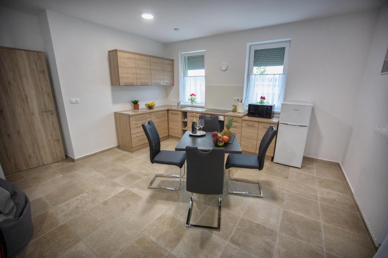 Forest Luxory Ii. Apartman Sarvar Bagian luar foto
